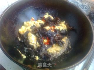 木耳炒鸡蛋的做法步骤：5