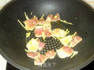 【平淡的幸福】芹菜肉片炒木耳的做法步骤：4