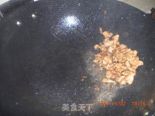木耳炒肉的做法步骤：3