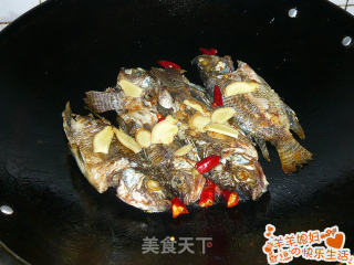 红烧非洲鲫的做法步骤：2