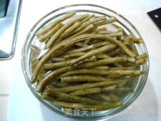 私家美味儿小菜“豉油酸角小焖肉”的做法步骤：2