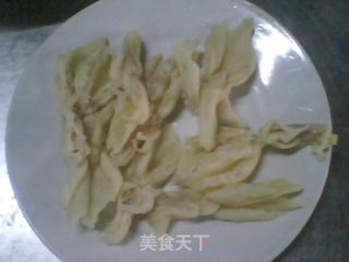 西兰花扒鸭掌的做法步骤：1