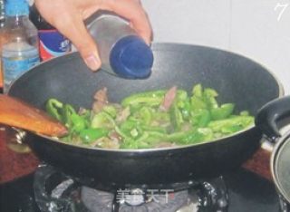 青椒炒腊味的做法步骤：7