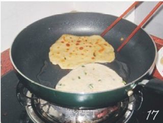 第一次学做葱油饼的做法步骤：17