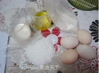 草莓酱蛋糕卷的做法步骤：1