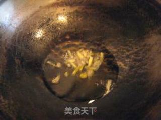 红烧鲫鱼的做法步骤：2