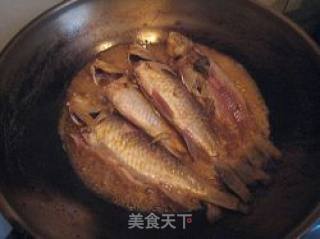 红烧鲫鱼的做法步骤：5