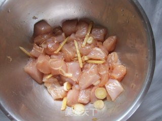 再回首【炸鸡块】的做法步骤：1