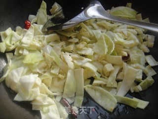 酸辣包菜的做法步骤：3