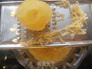 土豆饼的做法步骤：1