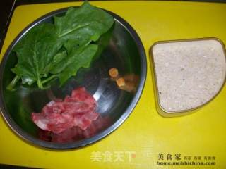宝宝吃得香@@简单易做的~~菠菜丝肉片粥的做法步骤：1