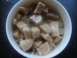 炒馒头粒的做法步骤：3