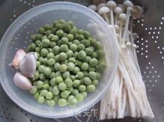 豌豆拌金针菇的做法步骤：1