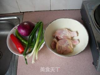 洋葱鸡腿的做法步骤：1