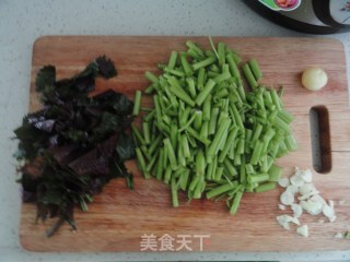 酸辣空心菜梗的做法步骤：1