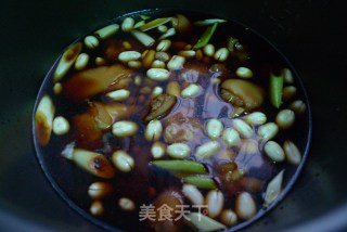 花生黄豆炖猪蹄的做法步骤：4