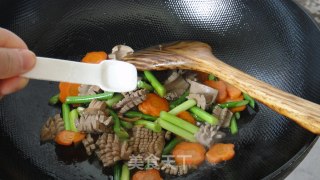 胡萝卜炒腰花的做法步骤：12