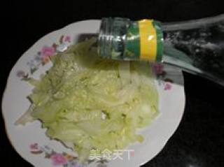 【花样包菜】菠萝粒酸奶----水果包菜的做法步骤：7
