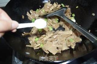 笋干炒蒜苗的做法步骤：5
