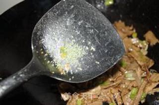 笋干炒蒜苗的做法步骤：7