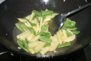 土豆焖油豆角的做法步骤：3