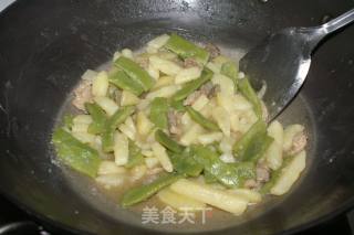 土豆焖油豆角的做法步骤：5