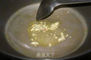 青瓜炒脆皮肠的做法步骤：2