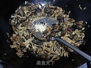 咸菜炒百叶的做法步骤：8