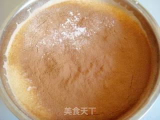 电饭锅版巧克力蛋糕的做法步骤：5
