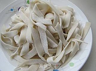 炒饺子皮的做法步骤：3