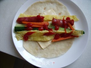 营养美味卷起来-香肠鸡蛋卷饼的做法步骤：14