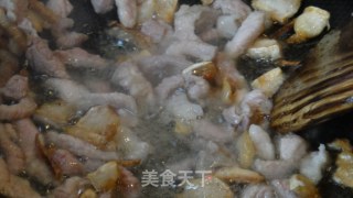 手撕蒜薹炒肉的做法步骤：5