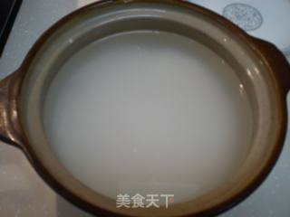 春天里之幸福晚餐——腊味煲仔饭的做法步骤：1