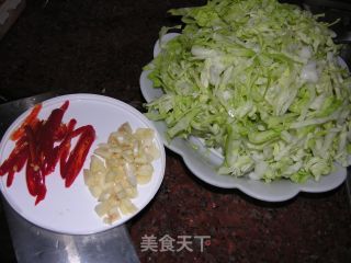 【花样包菜】--蒜香包菜的做法步骤：1