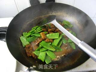 荷兰豆烧肉的做法步骤：11