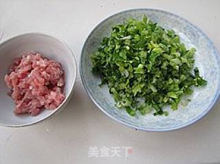 芹菜牛肉炒饭的做法步骤：1