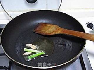 芹菜牛肉炒饭的做法步骤：3