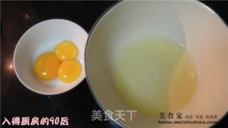 简单材料——自制美味蛋糕的做法步骤：2