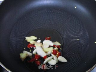 蒜香辣味蚕豆米的做法步骤：1