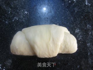 椰奶红心羊角包的做法步骤：5