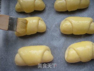 椰奶红心羊角包的做法步骤：7