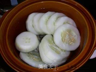 家常煲汤@@老黄瓜炖烧肉骨的做法步骤：4