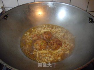 金针菇狮子头的做法步骤：4