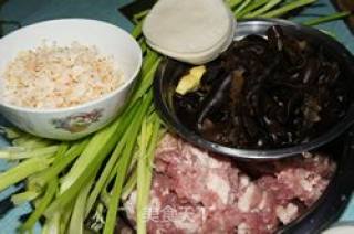 芹菜木耳饺子的做法步骤：1