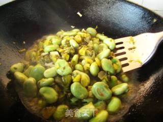 咸菜炒蚕豆的做法步骤：5