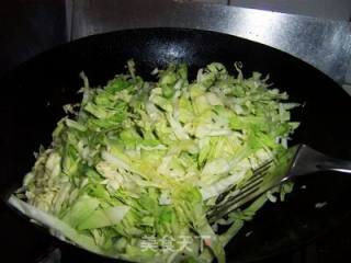 包菜炒饼丝的做法步骤：5
