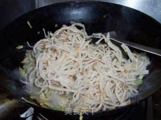 包菜炒饼丝的做法步骤：7