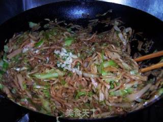 包菜炒饼丝的做法步骤：8