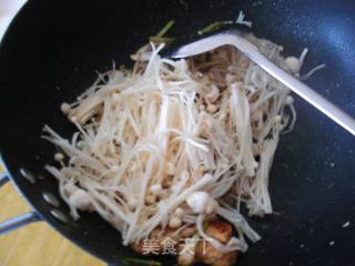 金针菇炒肉片的做法步骤：5