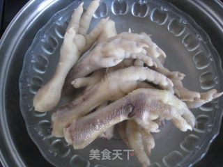 乡巴佬鸡爪子的做法步骤：1